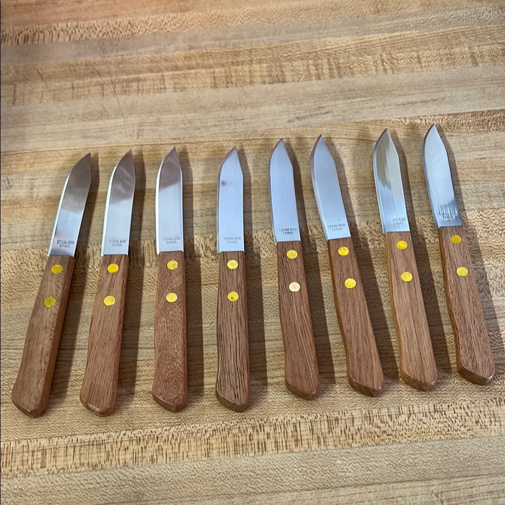 Set of 8 Wooden Handle Steak Knives